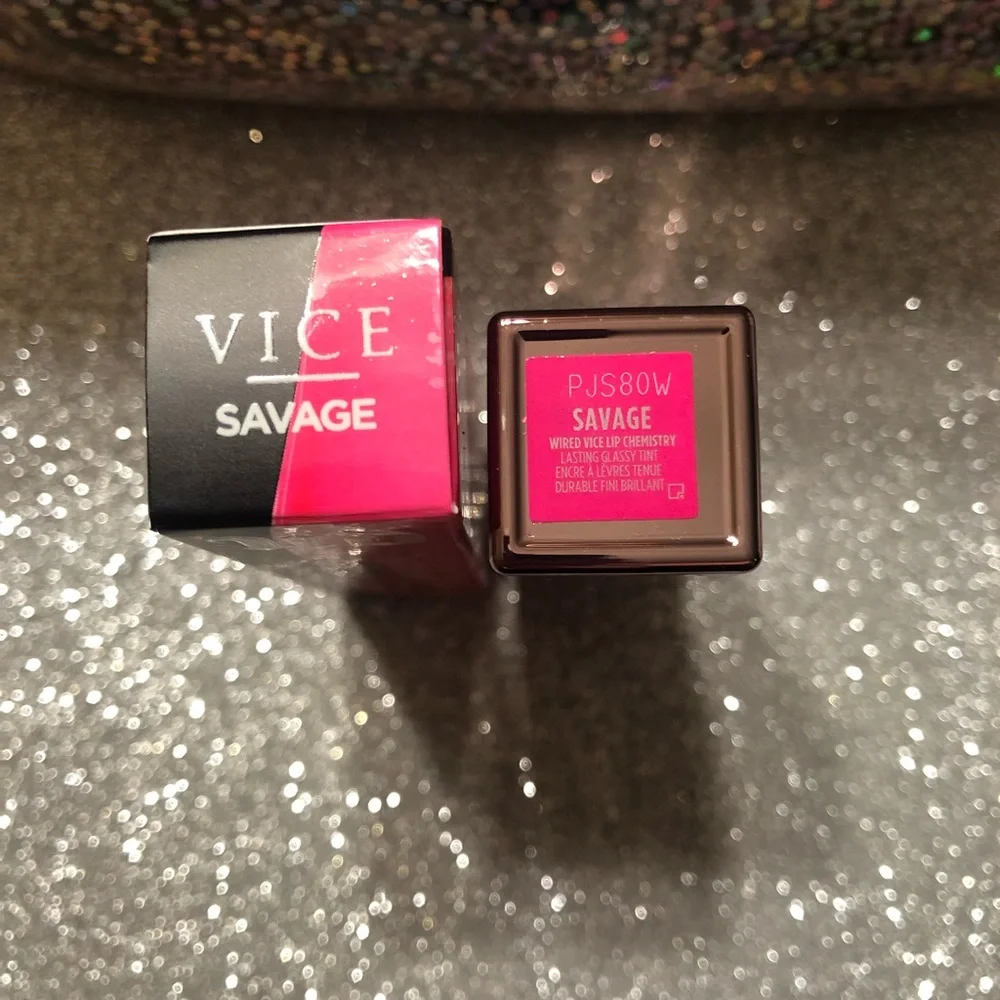 BNIB! Urban Decay Wired Lip Chemistry Lasting Glassy Tint in SAVAGE 💋